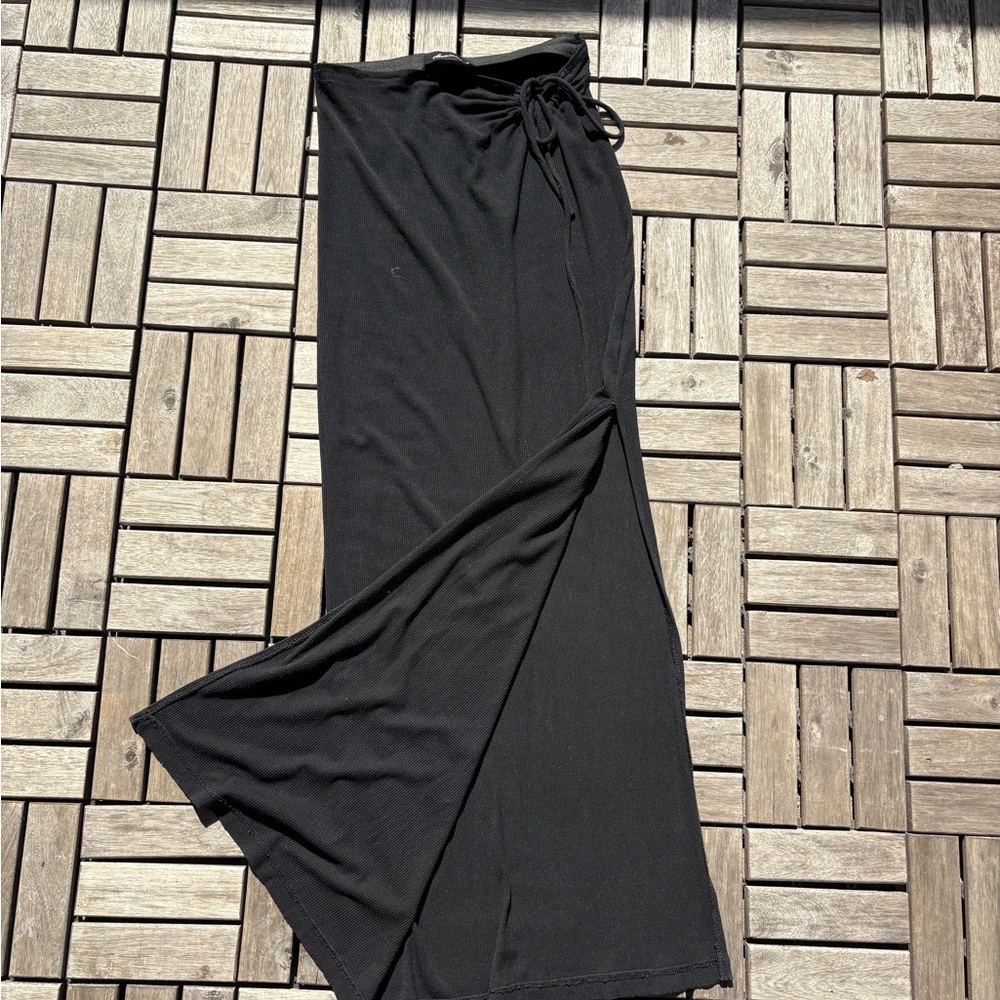 Black ribbed maxi skirt